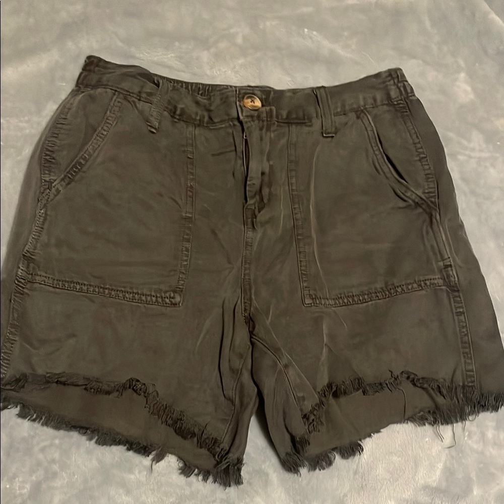Aerie Black Cargo Shorts with Stylish Design